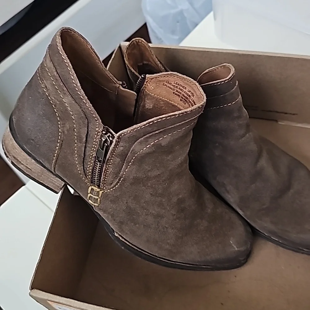 Born 11 M zip booties Malta ii brown taupe